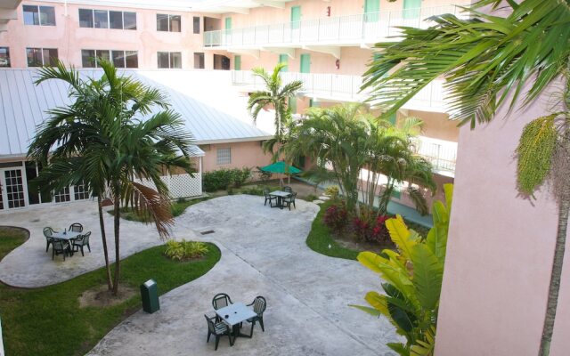 Castaways Resort & Suites