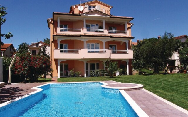 Awesome Apartment in Novigrad With 2 Bedrooms, Internet and Outdoor Swimming Pool