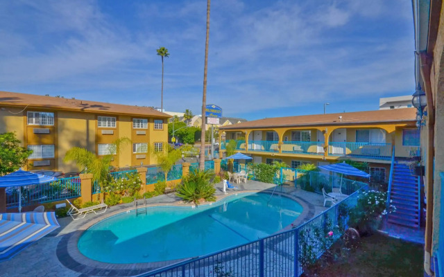 Hollywood City Inn