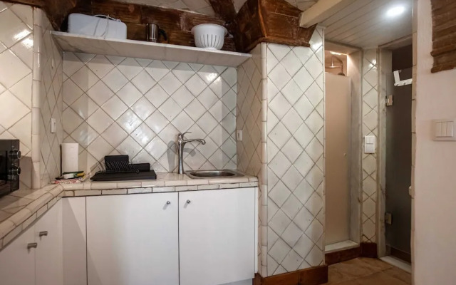 Original Photographers Studio Apartment in Alcântara