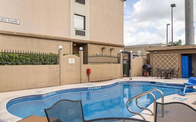 Shary Inn and Suites