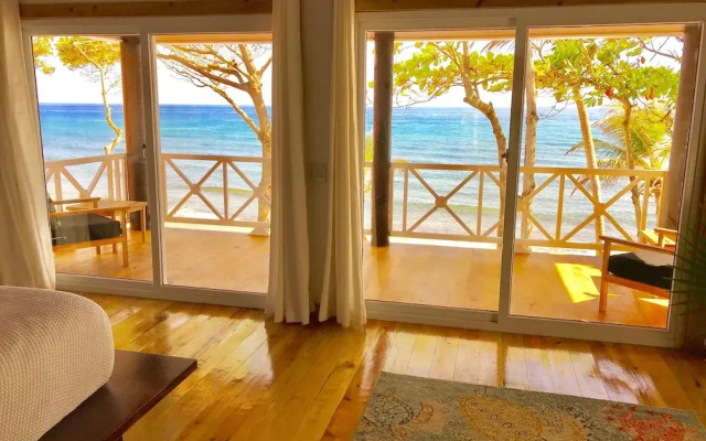 Turtle Beach Sanctuary Utila