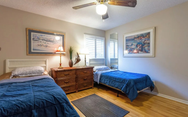 Quiet Condo ~ 10 Mi to Dtwn Pensacola
