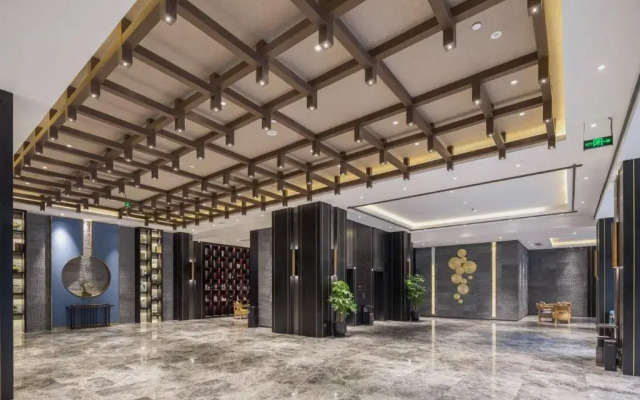 Western Royal Palace Hotel