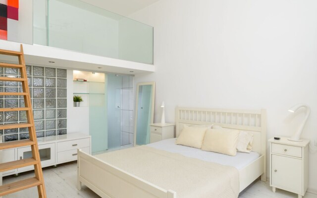 3BR Apt Steps from Sea W Parking