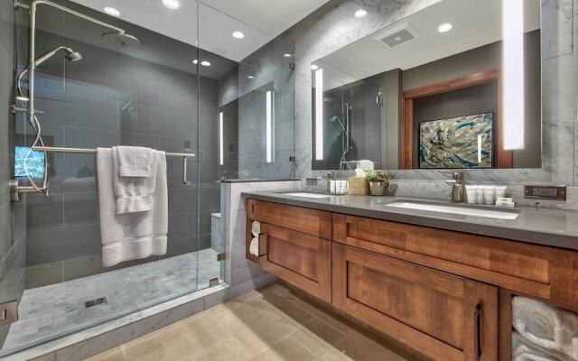 LuxuryÂ 4br  Steps From Heavenly Village & Gondola 4 Bedroom Condo by RedAwning