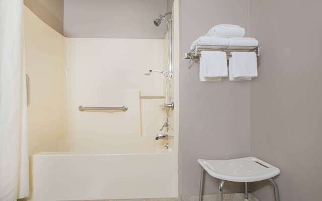 Super 8 by Wyndham Pella