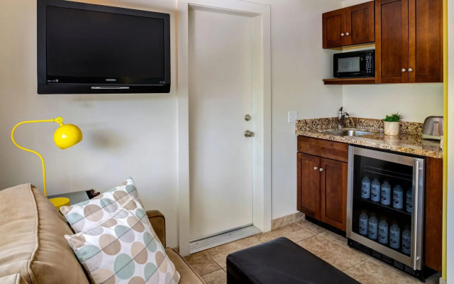 Avance Hotel