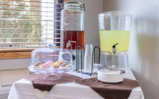 AmericInn by Wyndham Dickinson