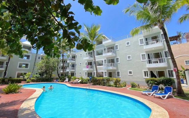 Tropicana Suites Deluxe Beach Club & Pool