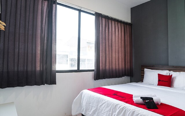 RedDoorz near Seasons City Mall