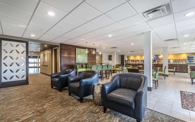 Comfort Inn & Suites