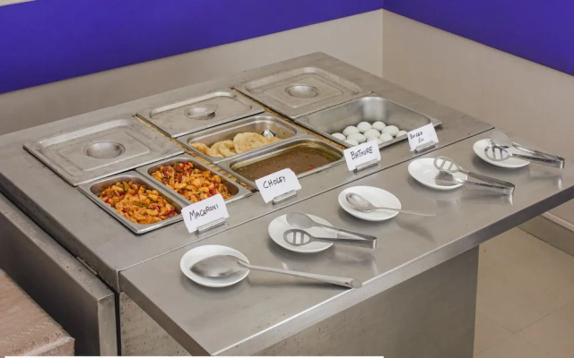 Itsy Hotels Anjali Mahal 500, Mtrs From Mathura Railway Station