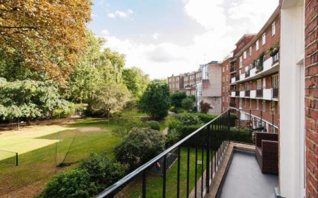 Kensington Garden View Apartment