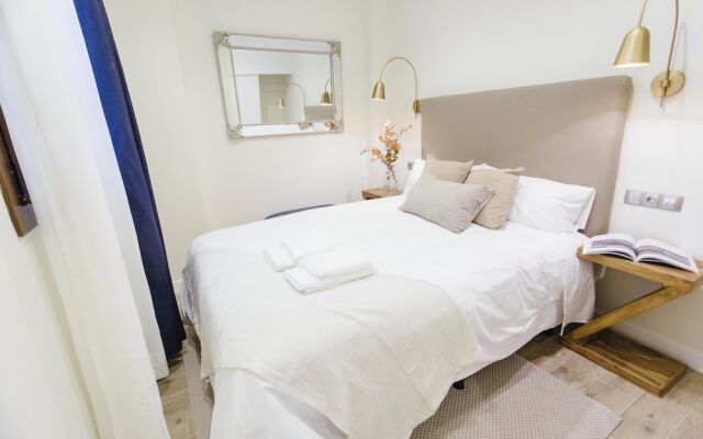 One&Lux Byron Suites