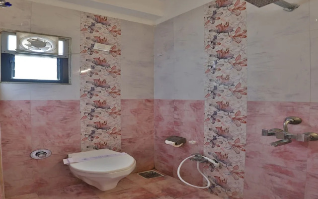 OYO 27897 Hotel The Grand Bansi
