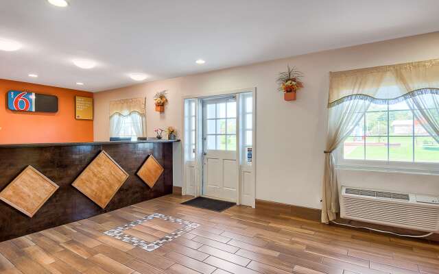 Motel 6 Harrisonburg, VA - South