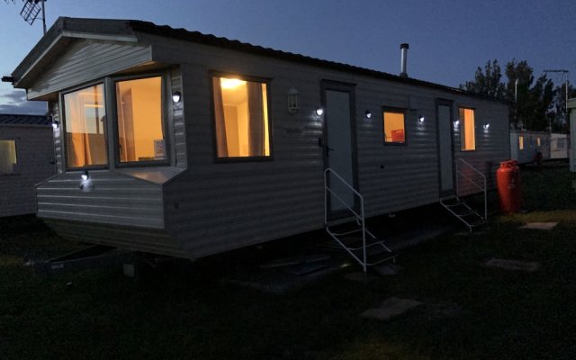Stunning 3-bed Caravan in Clacton-on-sea