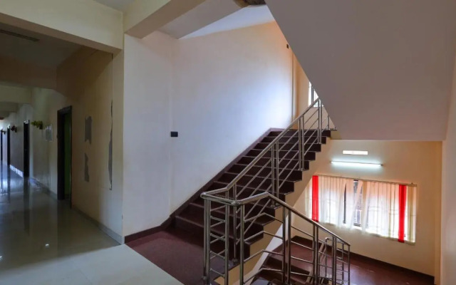 OYO Flagship 75052 Kuku Residency