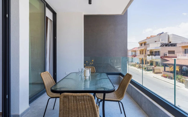Lunette Artful 1-BR Apartment in Larnaca