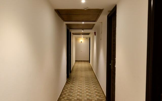 Oyo 11367 Hotel Yellow