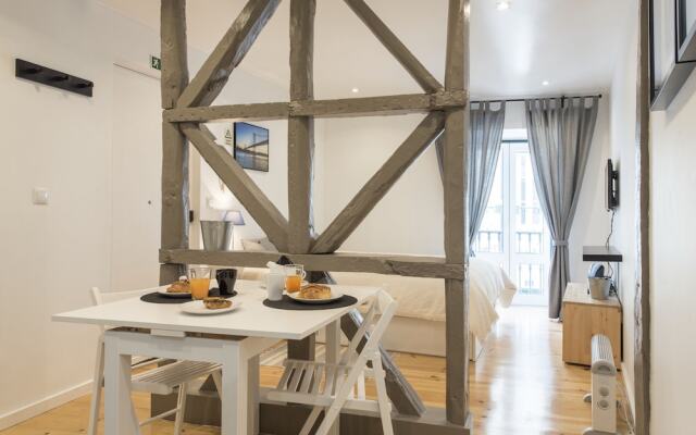 Lovely Flat Between Graça and Alfama by LCH