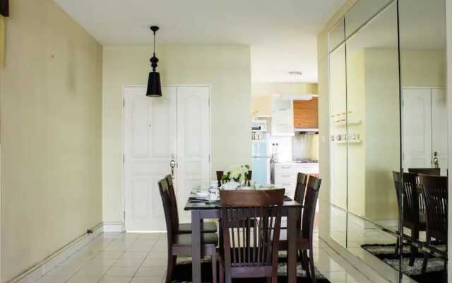 Luxurious Condo Near Gurney