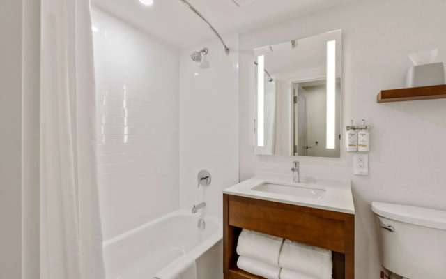 Holiday Inn Hotel & Suites Ottawa Kanata by IHG