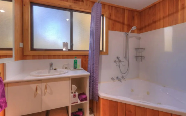 Derwent Bridge Chalets & Studios