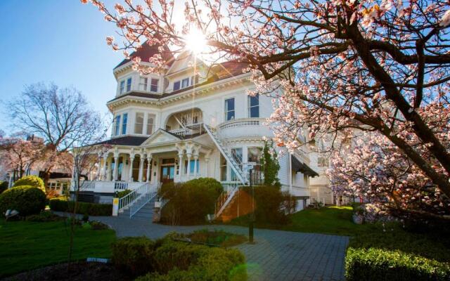 Huntingdon Manor - Gatsby Mansion