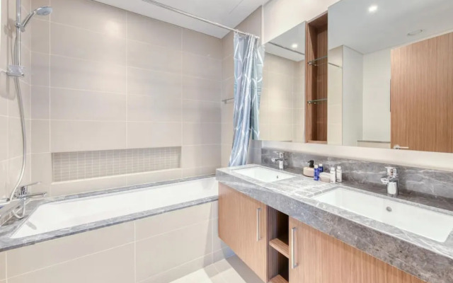 Exclusive Sea View Apartment on the Arabian Gulf