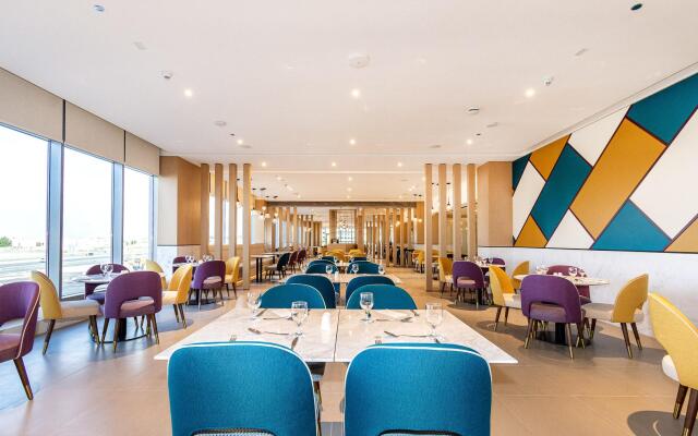 Отель Premier Inn Dubai Dragon Mart