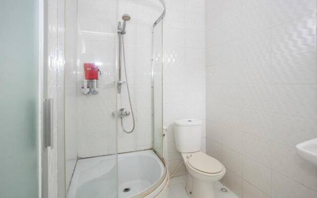 RedDoorz near Juanda International Airport