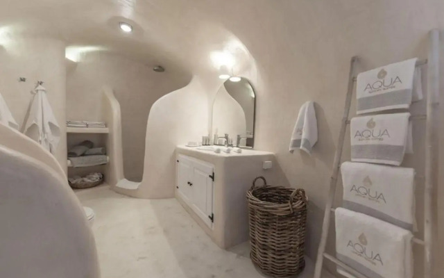 Aqua Luxury Suites