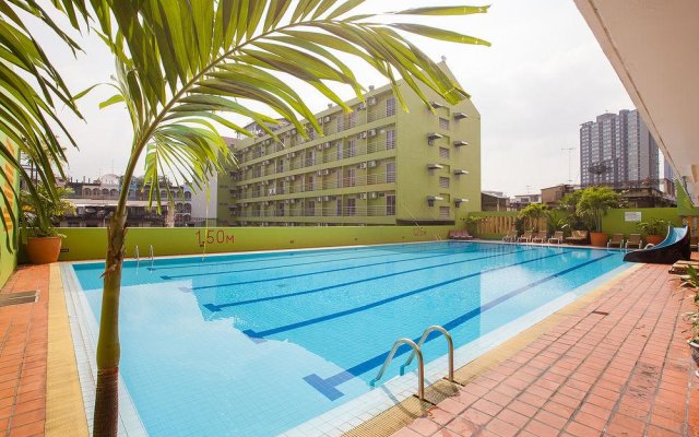 Aiya Residence & Sport Club BTS Budget Hotel