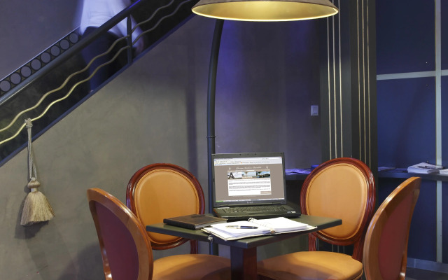 Adonis Marseille Vieux Port Hotel