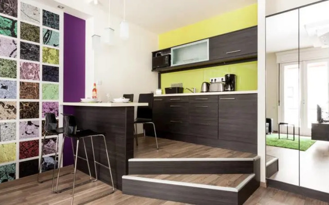 CenterStudio with balcony in downtown