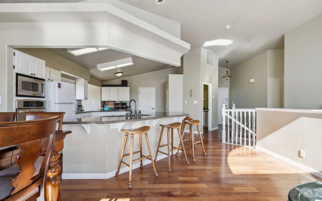 Elegant Escape 4 Bedroom Home by RedAwning