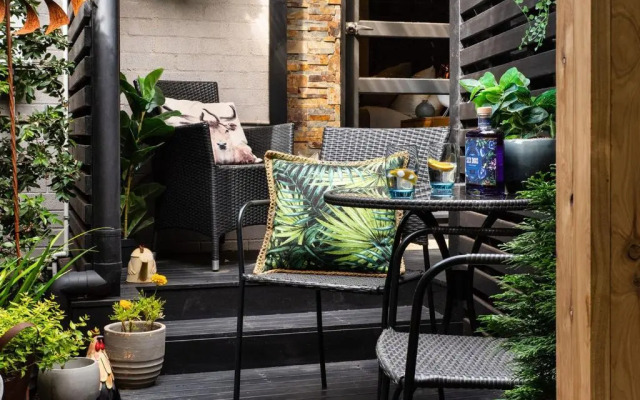 East St 3 -Secret Garden