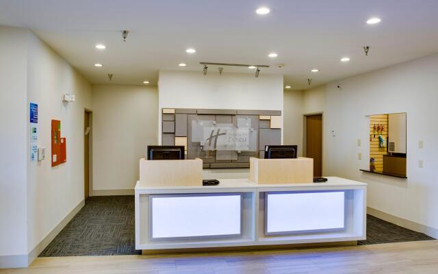 Holiday Inn Express Hotel & Suites Oklahoma City - Bethany, an IHG Hotel