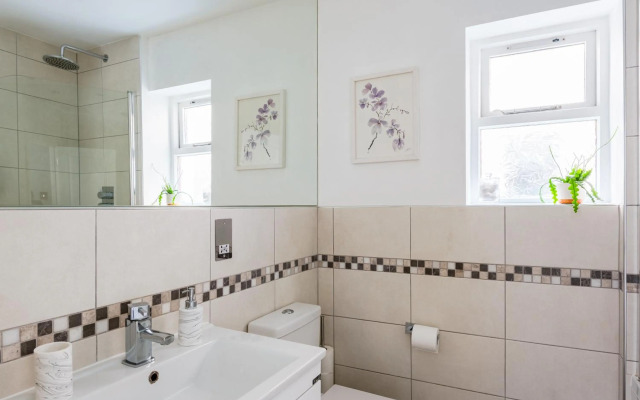 Entire 2 Bedroom Apartment In Central Cardiff