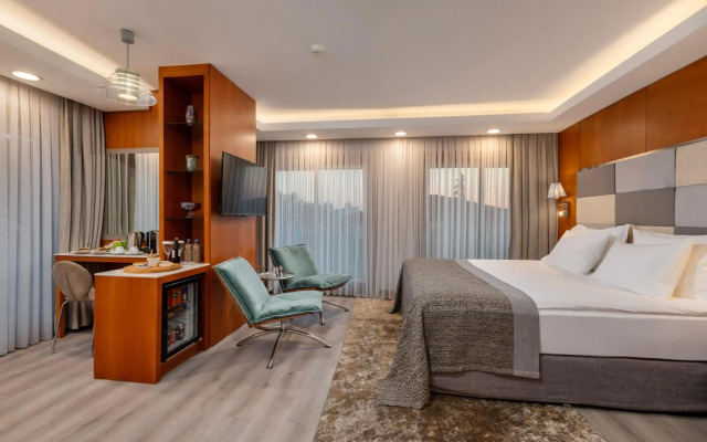 Limak Ambassadore Hotel