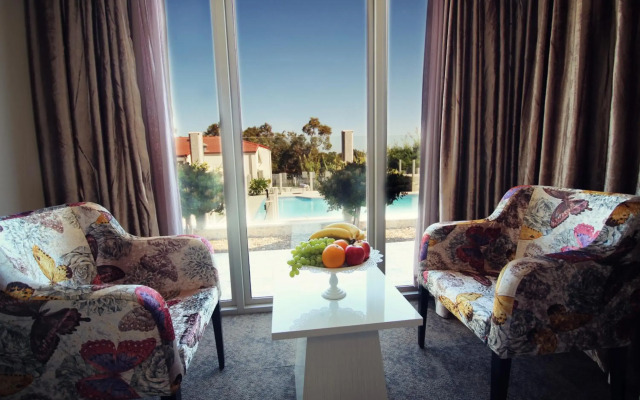 Swan River Hotel