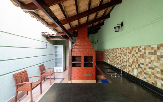 PDE - Aptos em prédio com piscina, perto do Hospital das Clínicas