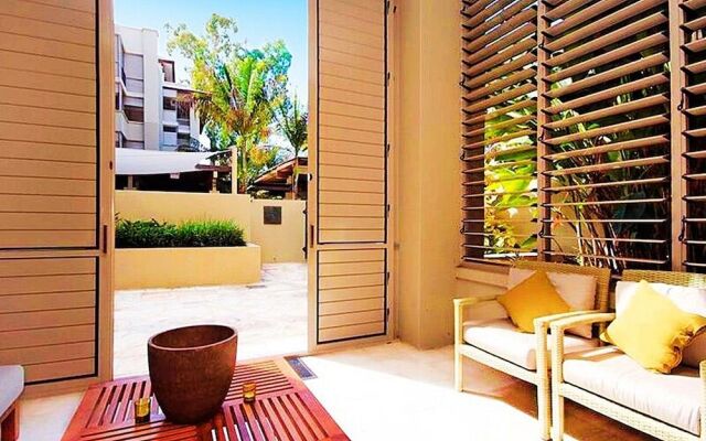 Temple 121 Palm Cove With Courtyard