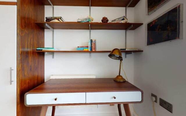 Short let - Penthouse Apartment With West-facing Terrace