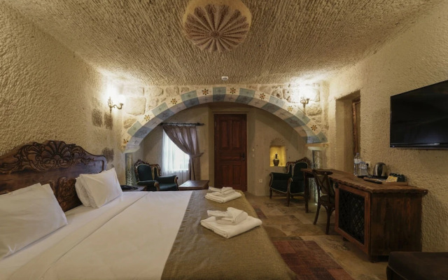 Capp Royal Cave Hotel