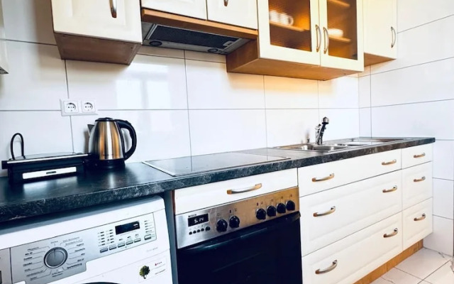 Cozy 3BR Apt Near Kaufpark Alterlaa