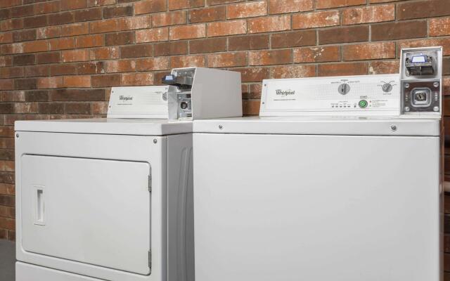 Days Inn Charleston Patriots Point