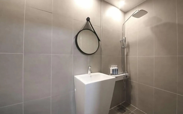 B&F Hotel